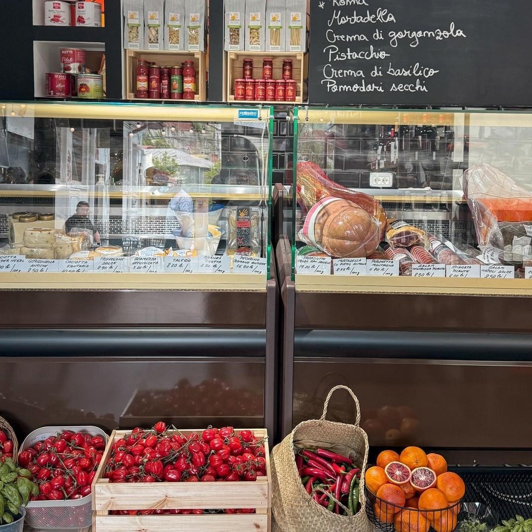 bacania cu produse din Italia de la Suta de Grame