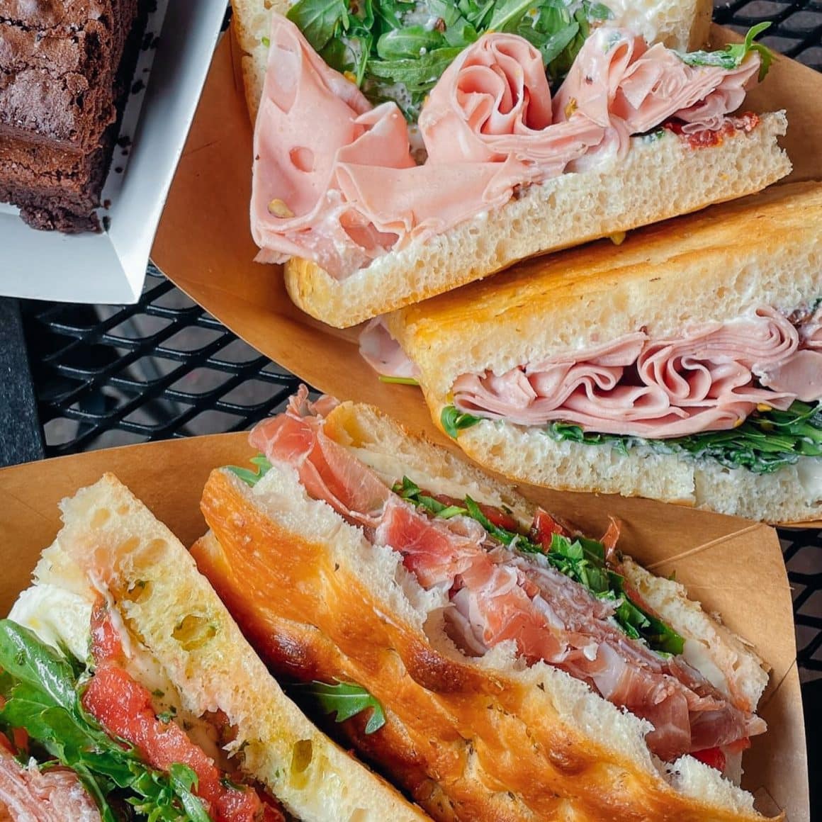 panini cu porchetta si mortadella de la Suta de Grame, unde poti mânca panini în București