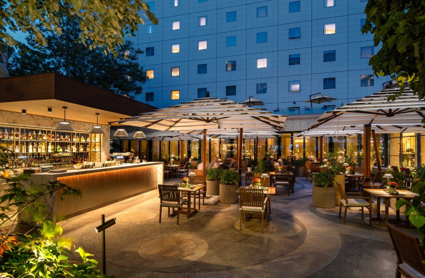 S-a deschis terasa restaurantului Roberto