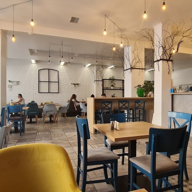 interiorul de la bistro Neata Omlette. restaurante din Timisoara