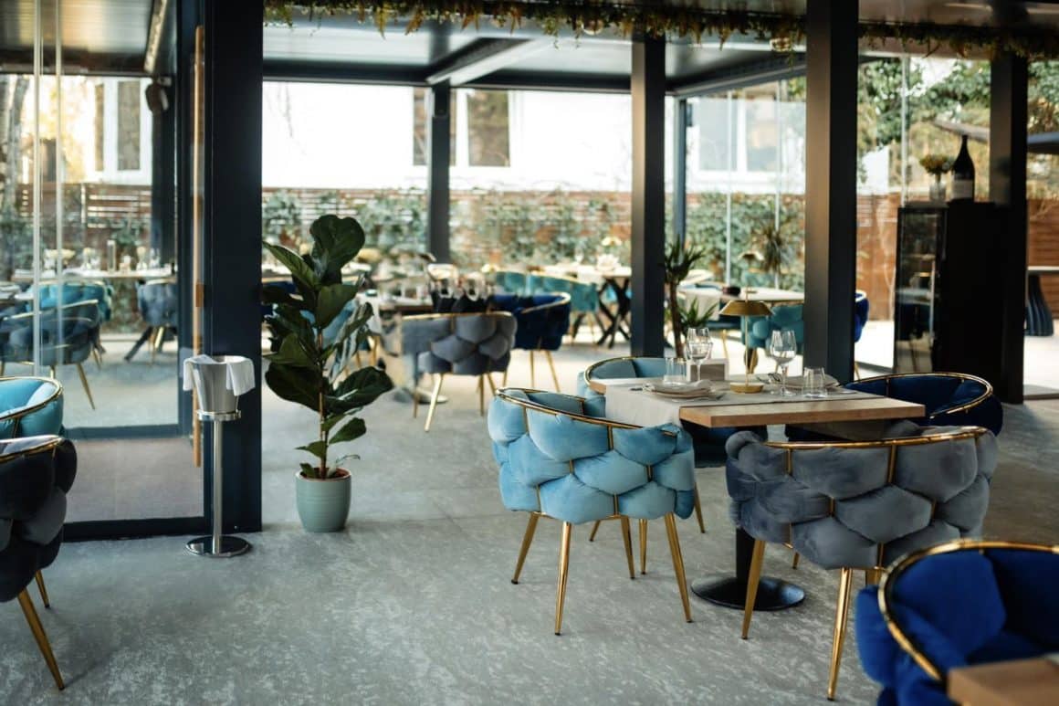 imagine de ansamblu din interiorul restaurantului Roa Primăverii. Locuri noi în București