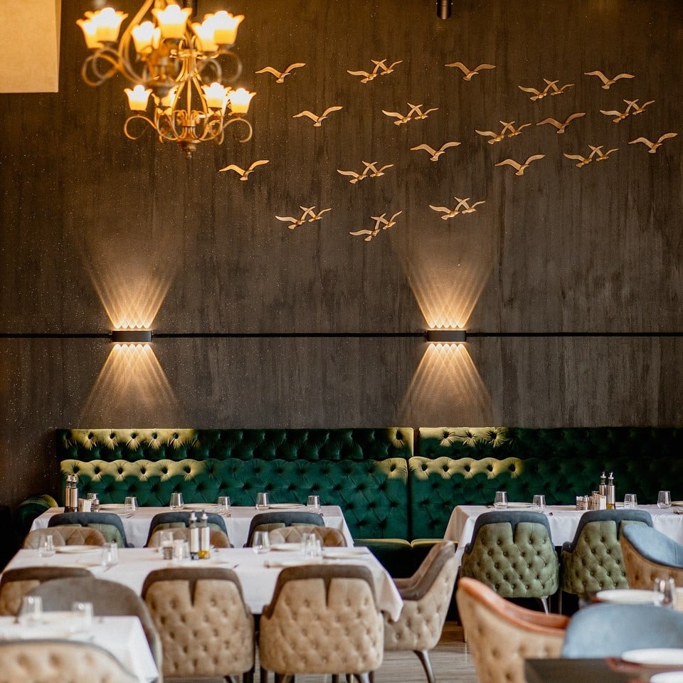 imagine din interiorul restaurantului Fenice Palas, amenajat foarte elegant. Restaurante Iași.