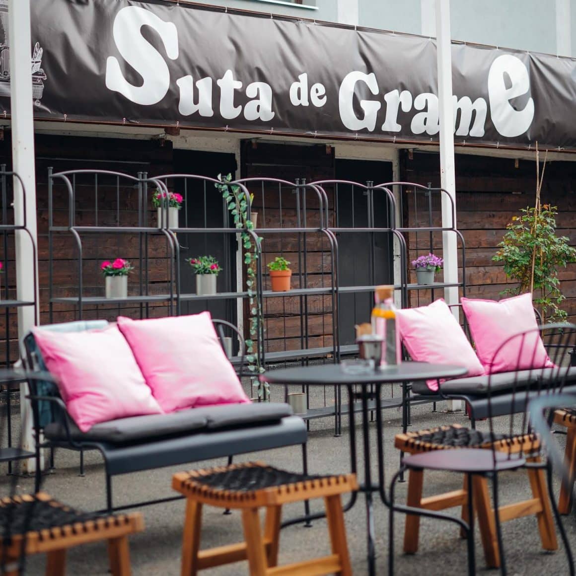 terasa paninotecii Suta de Grame. Locuri noi în București