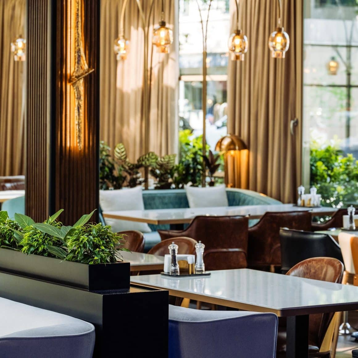 Interiorul elegant, luxos, al restaurantului turcesc Imza, de fine cuisine. Locuri noi București