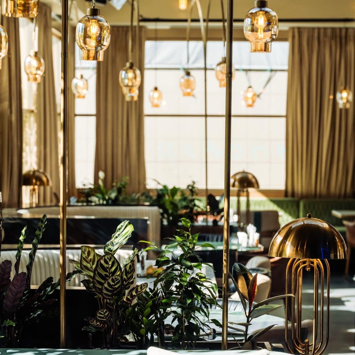 Interiorul elegant, luxos, al restaurantului turcesc Imza, de fine cuisine. Locuri noi București