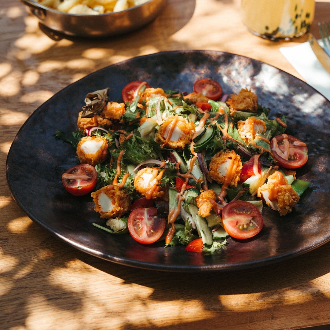 Salată cu pui crocant de la restaurant Mamma Mia Iași