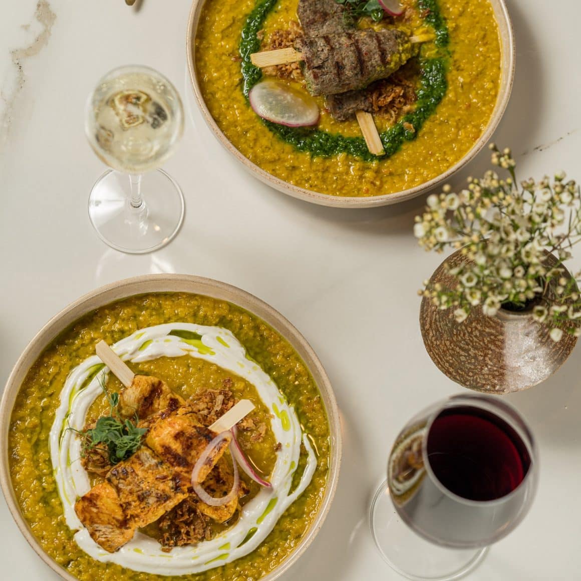 Frigarui arabesti de pui si vita, pe pat de linte