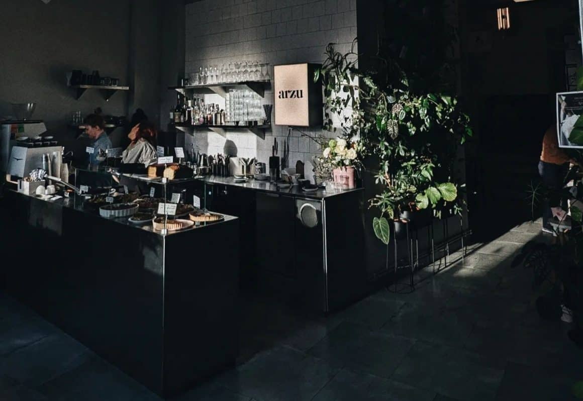 imagine din interiorul restaurantului Arzu din București