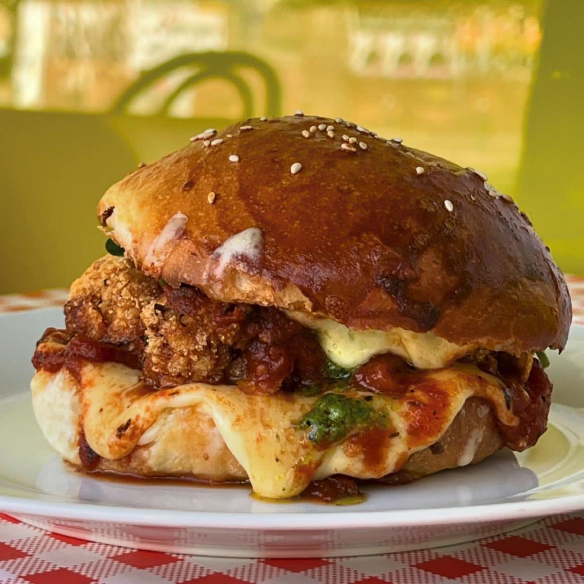 Sloppy, burger cu chiftele de la Balls. Comfort food București 