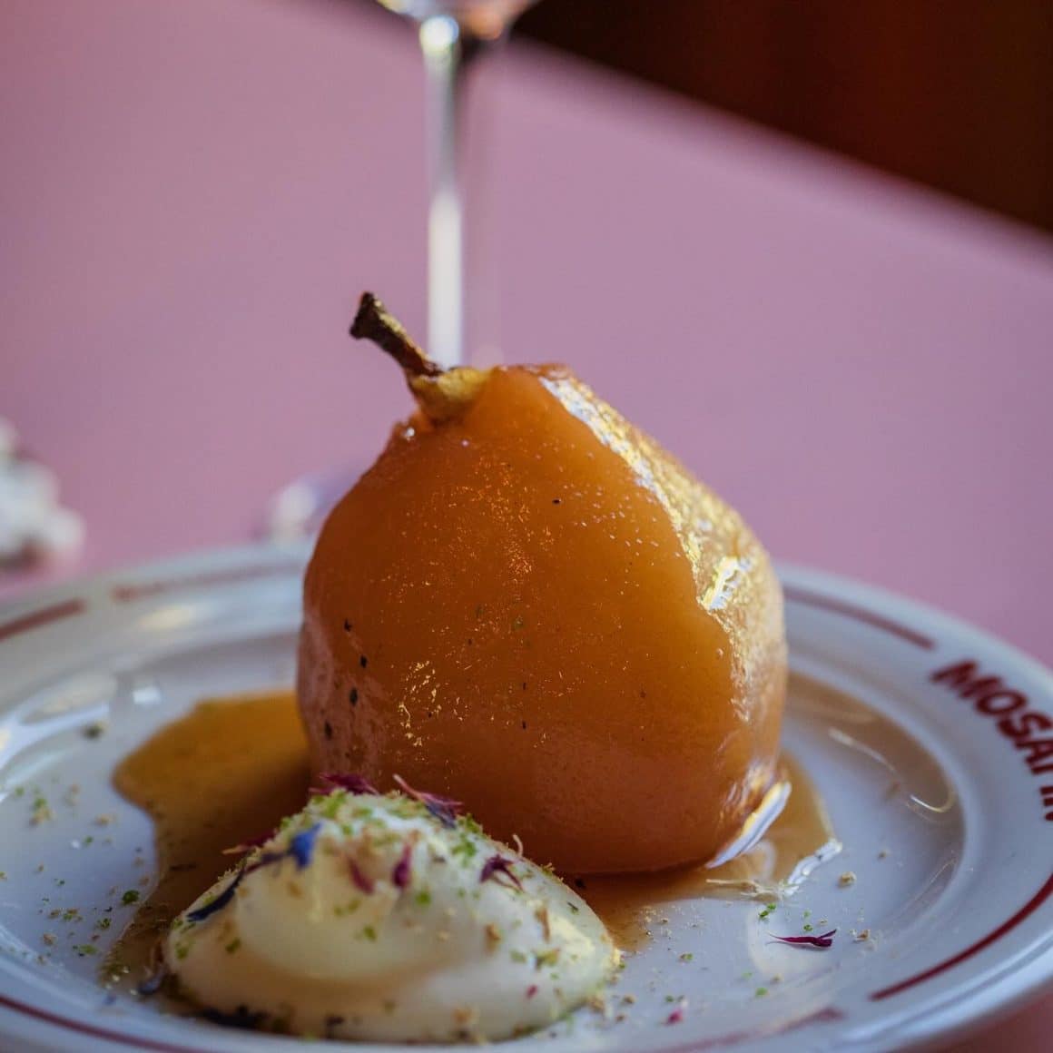 Para poșata cu cremă de vanilie de la Mosafir. 