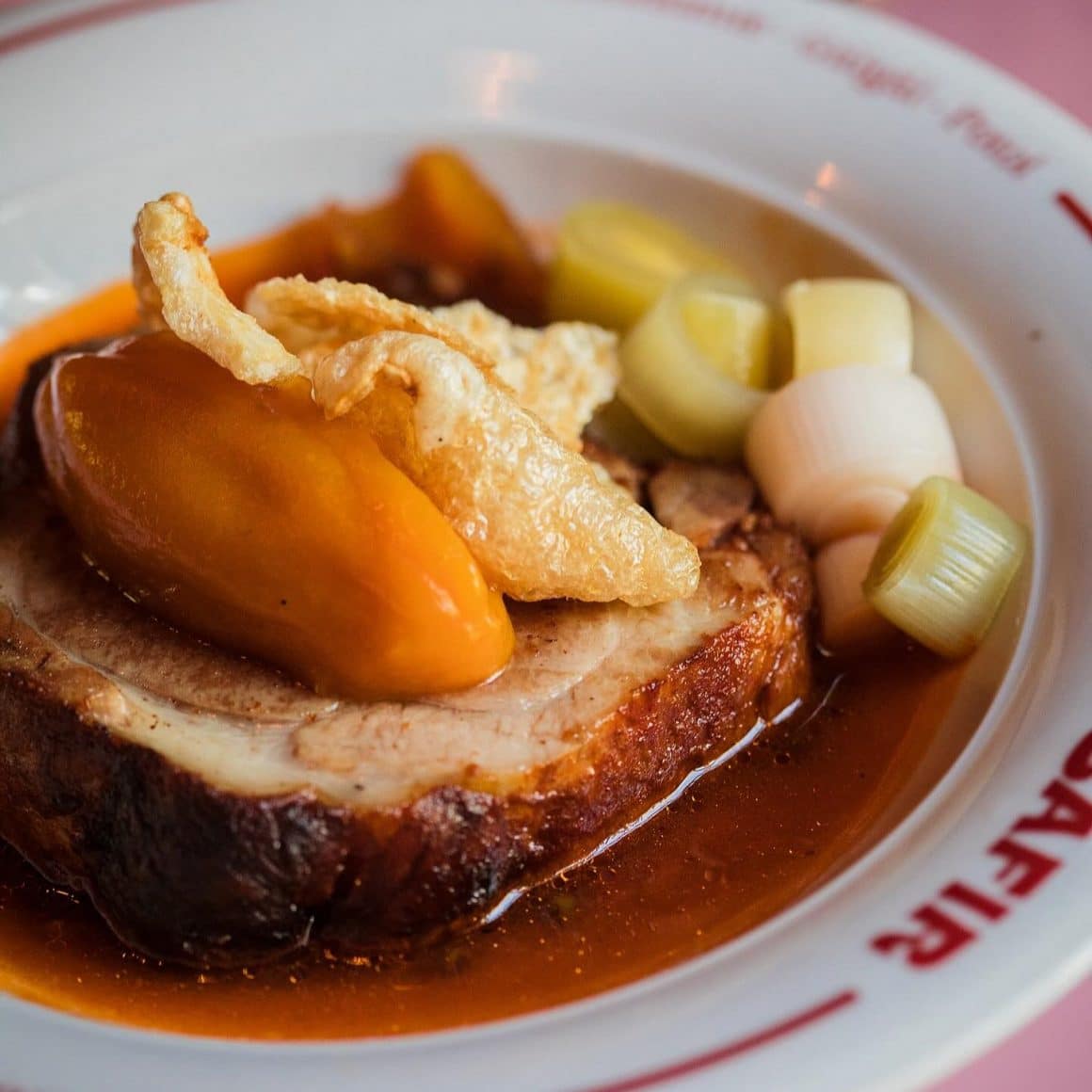 friptură de porc slowcooked de la Mosafir. Comfort Food București