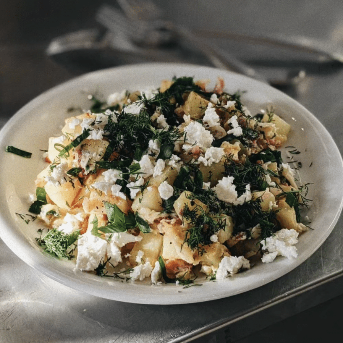 cartofi cu branza si marar la Arzu. Comfort Food București