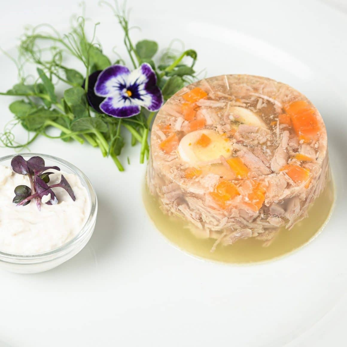 piftie de curcan de la restaurant Zexe Zahana. Meniuri de Crăciun. De unde dai comanda de masa de Crăciun. preparate de sarbatoare de la restaurante