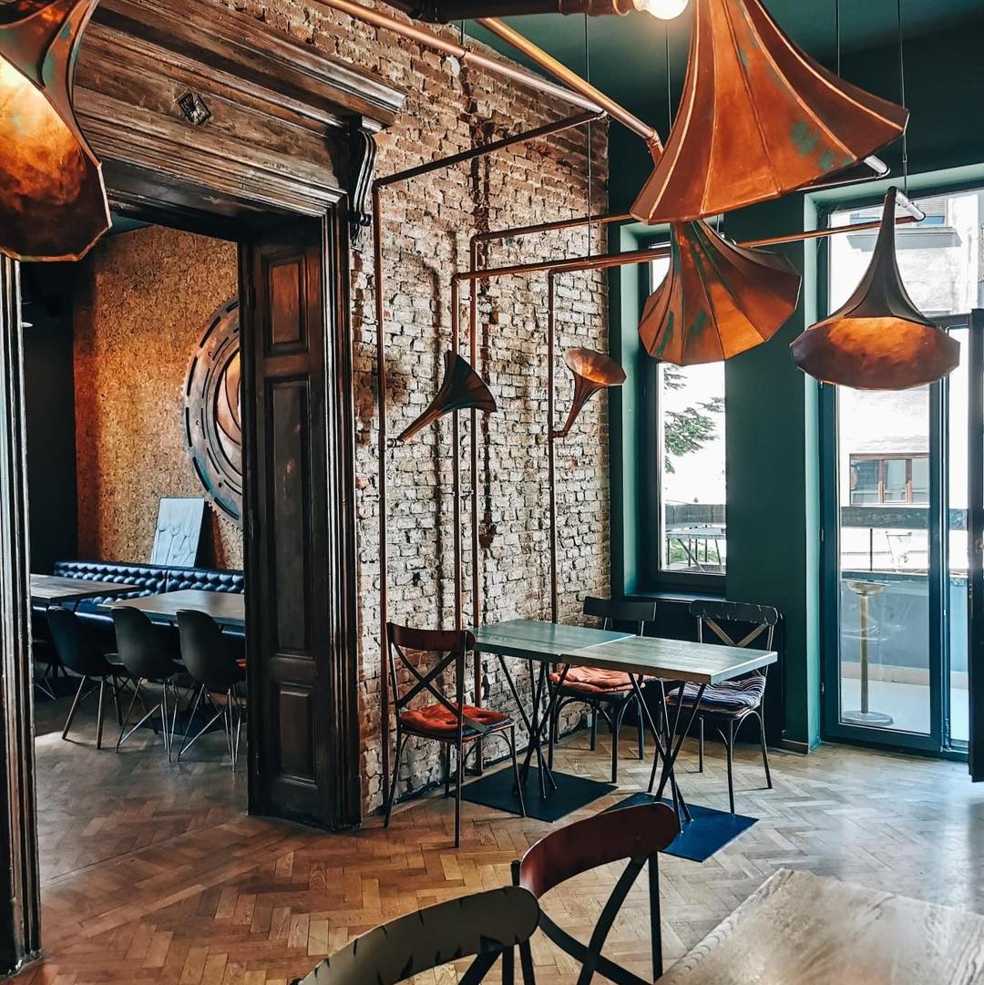 imagine din interiorul barului Distrikt 42. Oferte de Revelion la restaurante