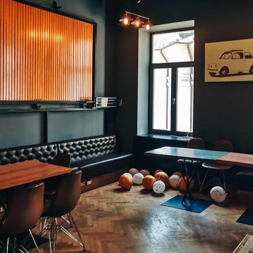 imagine din interiorul barului Distrikt 42. Oferte de Revelion la restaurante