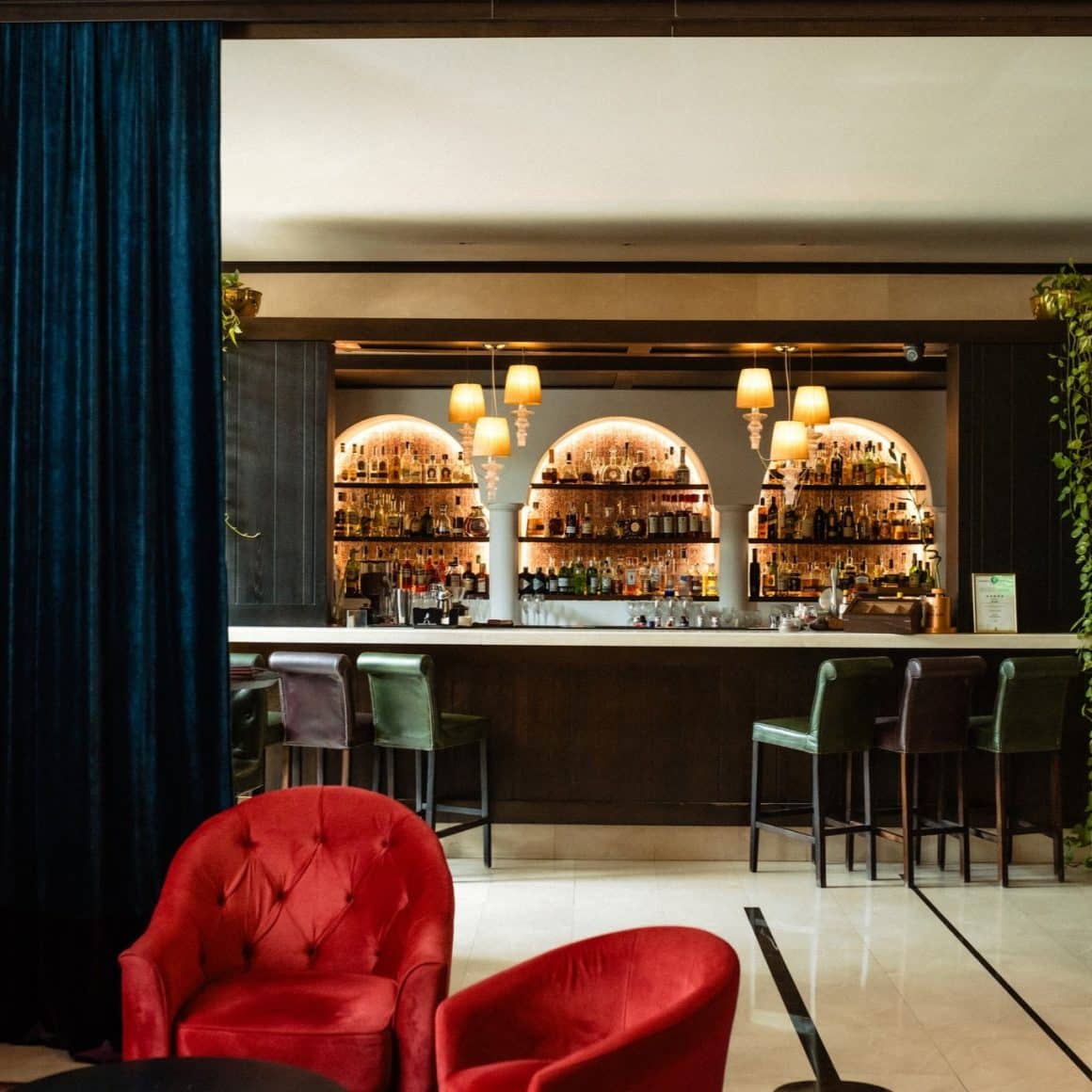 imagine din L’Atelier Relais & Chateaux decorat luxos. Oferte de revelion la restaurante