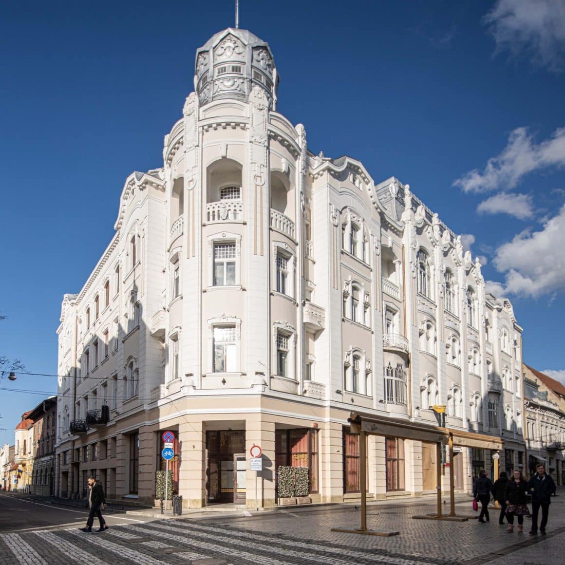Palatul Apollo. Obiective turistice Oradea