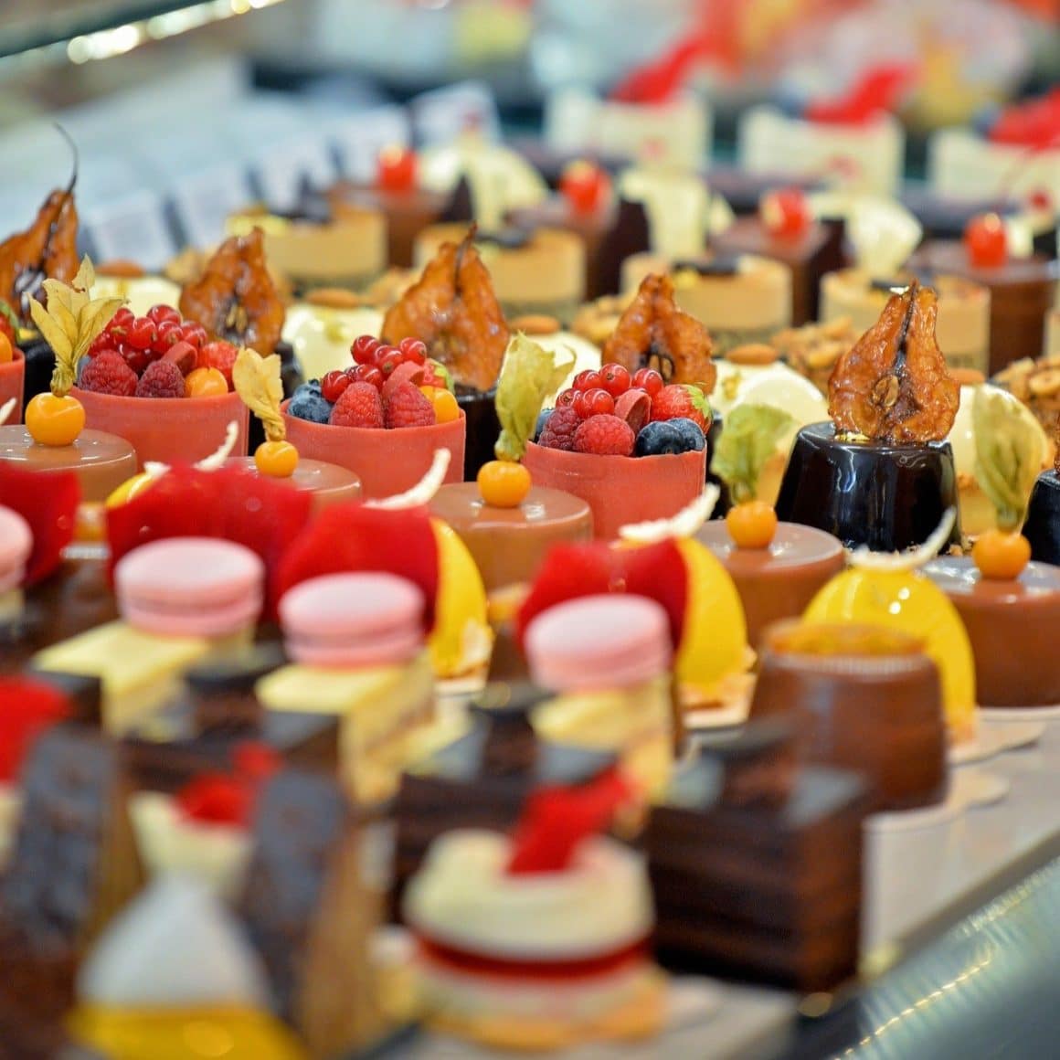 mai multe sortimente de prăjituri de la Zelateria.