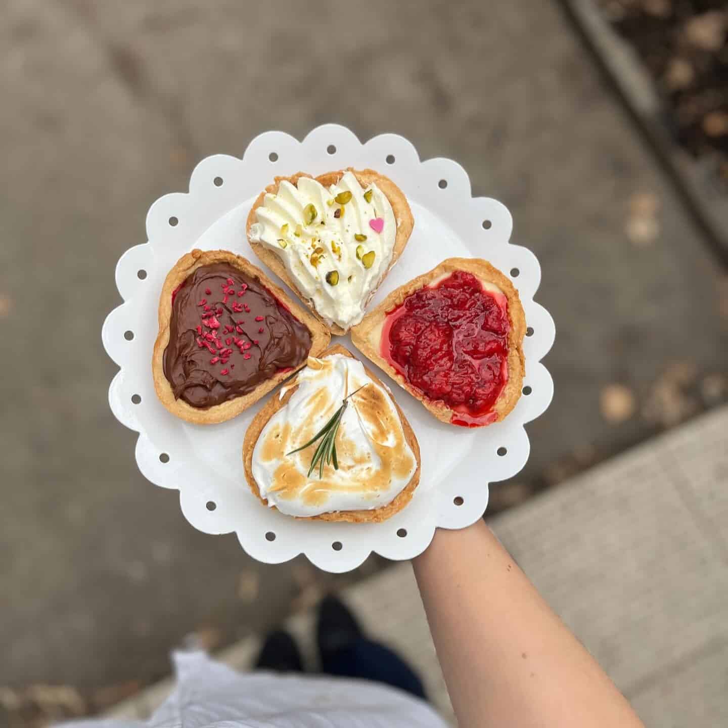 tarta in froma de inimă. Dulciuri de Ziua Îndrăgostiților de la Tartelicious