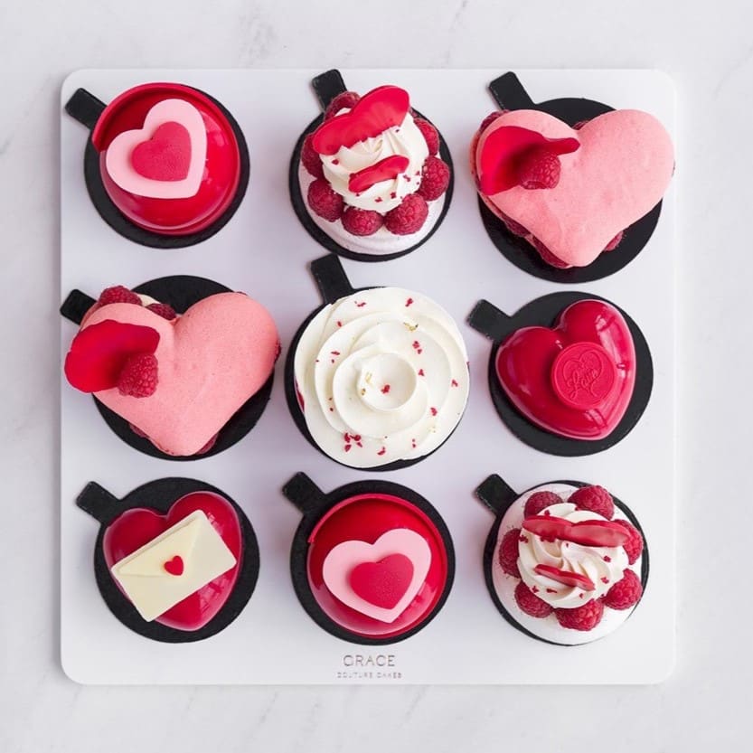 diverse prajituri decorate de valentines day, cu inimioare, toate cu roz. de la Grace Couture Cakes Love Edition. Dulciuri de Ziua Îndrăgostiților