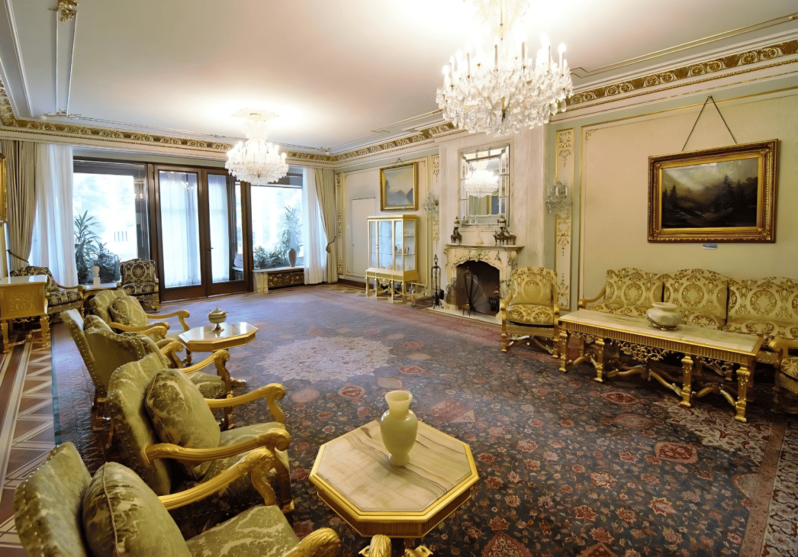 Casa Ceaușescu / Palatul Primăverii din București.